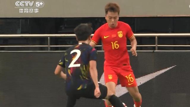 韩佳奇停球停大险酿大错，谭龙错失半单刀，中国亚运队0-0韩国队(6)