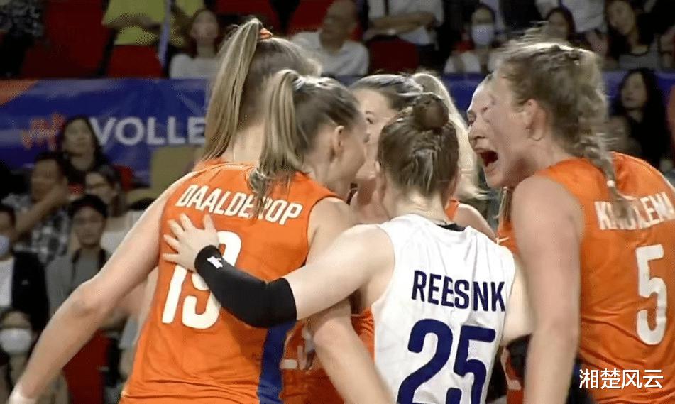 爆大冷！荷兰女排3-0横扫波兰队，获得球队首胜，中国女排迎利好(1)
