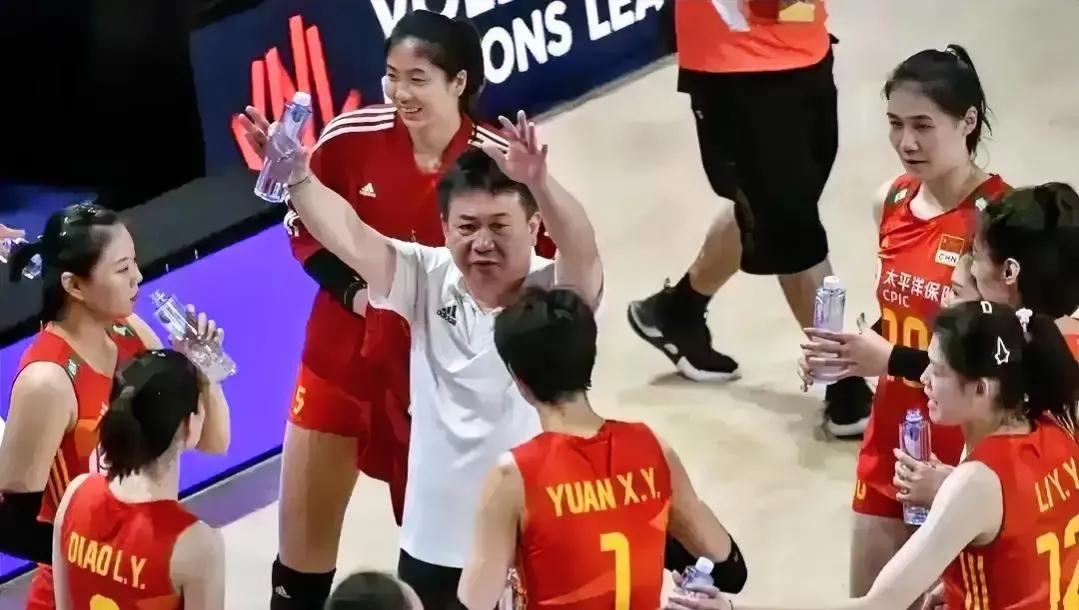 世界女排联赛，中国女排2:3不敌意大利，为中国队员评分

1.李盈莹，85分  (1)