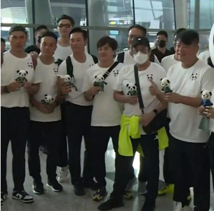 香港明星足球队来大陆比赛，队员明单公布，拉拉队是“瑛姑”(8)