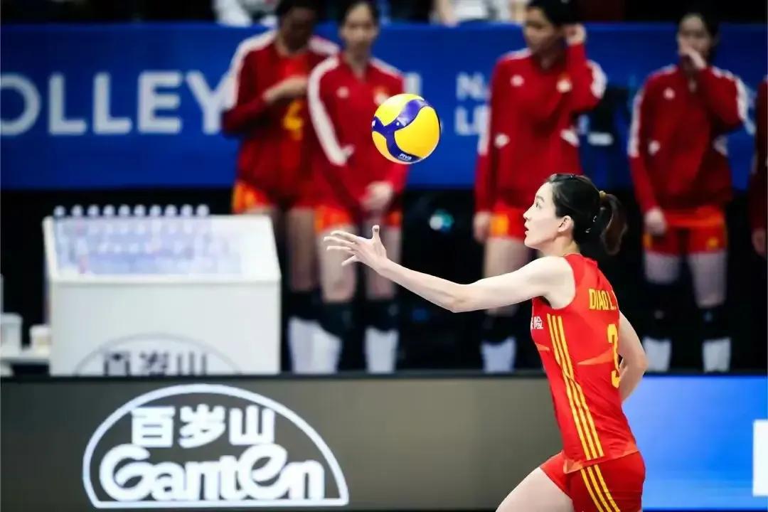 中国女排和巴西女排再掰手腕，谁发球好谁将取胜
中国女排和巴西女排将在总决赛首场相(5)