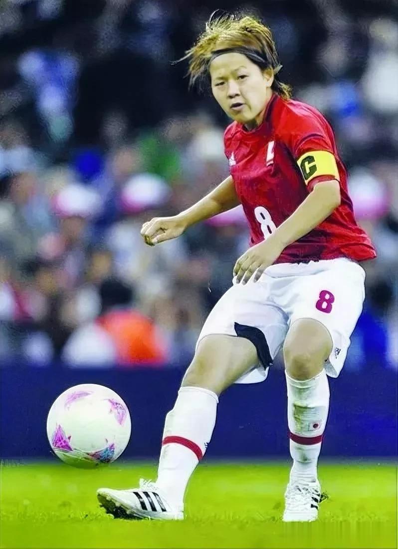 亚洲女足历史十大球星，两位河北女杰熠熠生辉

1、亚洲唯一世界足球小姐—泽穗希
(1)