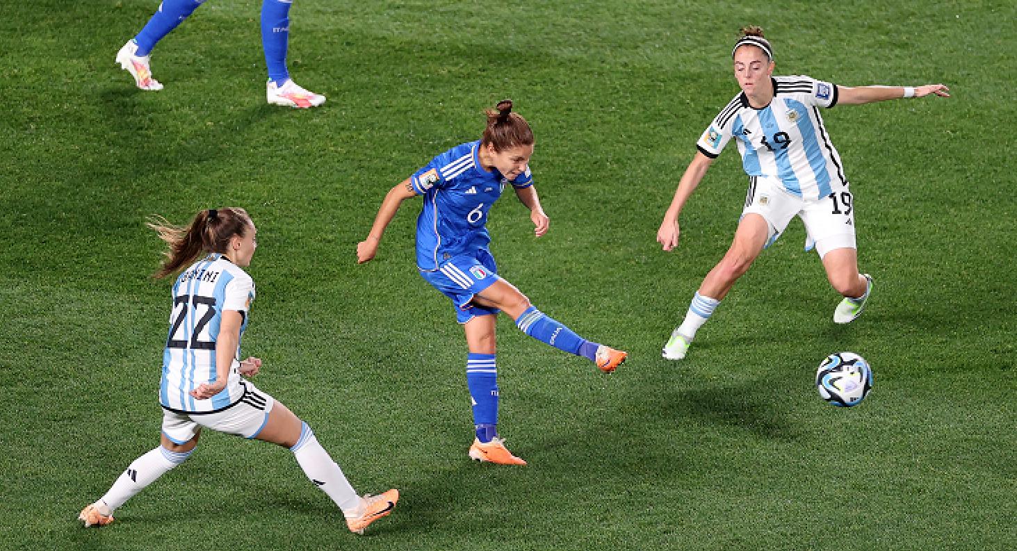 绝杀！意大利女足神奇换人，掀翻阿根廷队，第6场1-0被吐槽(1)