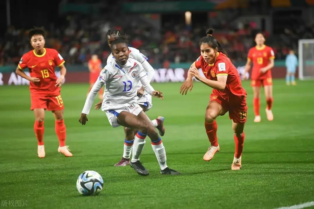  首胜固然可喜可贺，但是我们应该清醒的认识到，中国女足实际上在随着中国足球整体大(2)