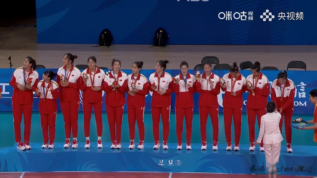 中国女排3-0日本夺得大运会冠军，全场数据统计一览：

吴梦洁：15分，扣球13(1)
