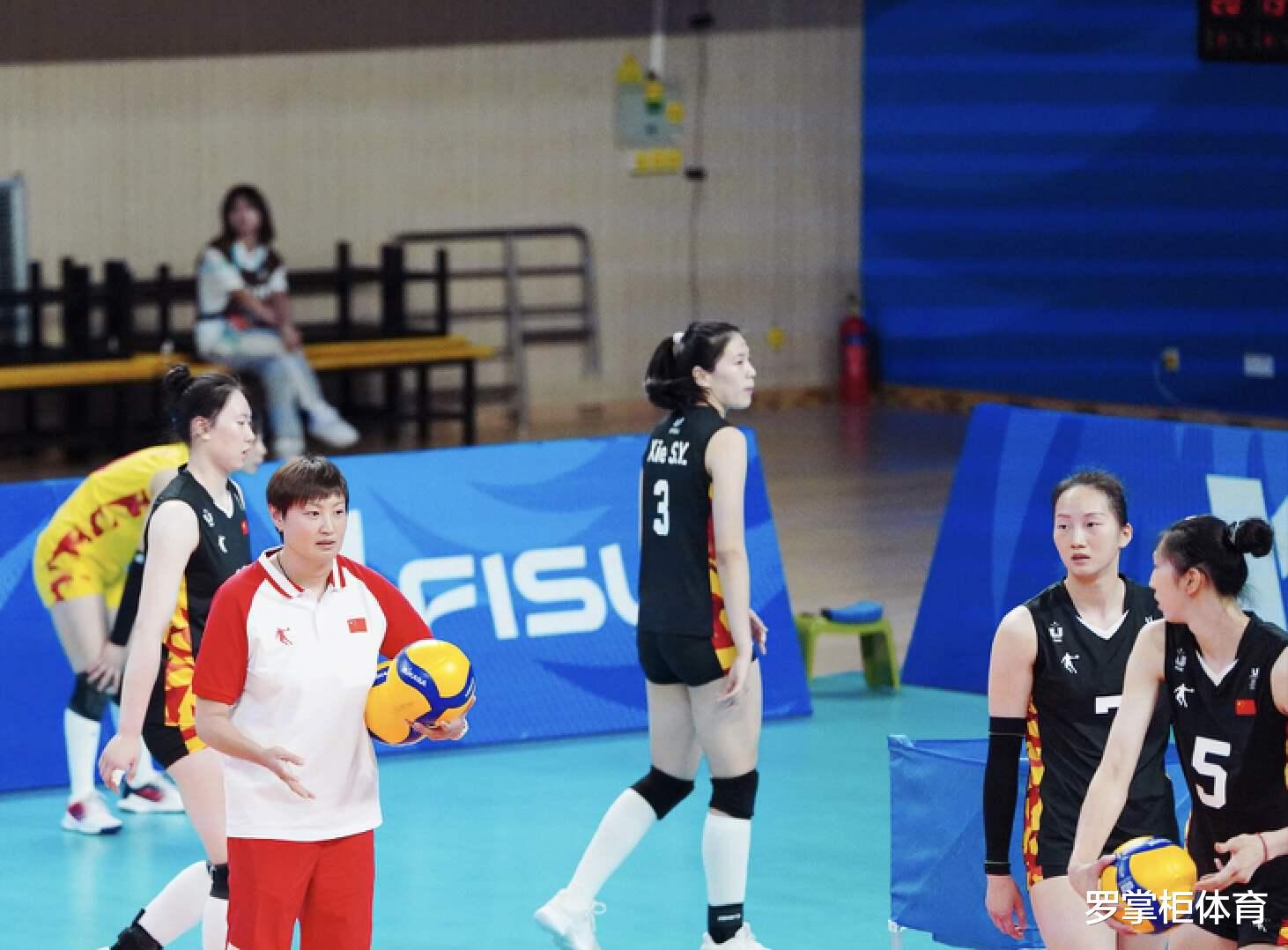 祝贺！中国女排3-0日本夺冠，姑娘们喜极而泣，3位新人表现真抢眼(3)