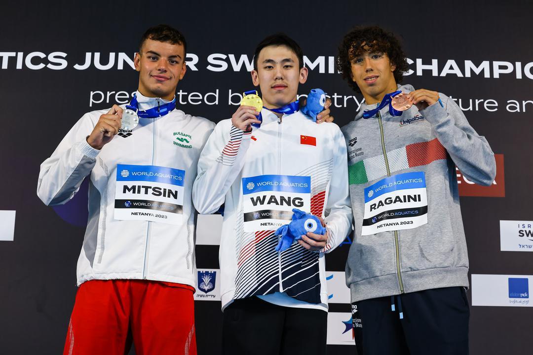 0.5秒逆袭绝杀！17岁天才力挽狂澜，为中国泳军夺得唯一一枚金牌(1)