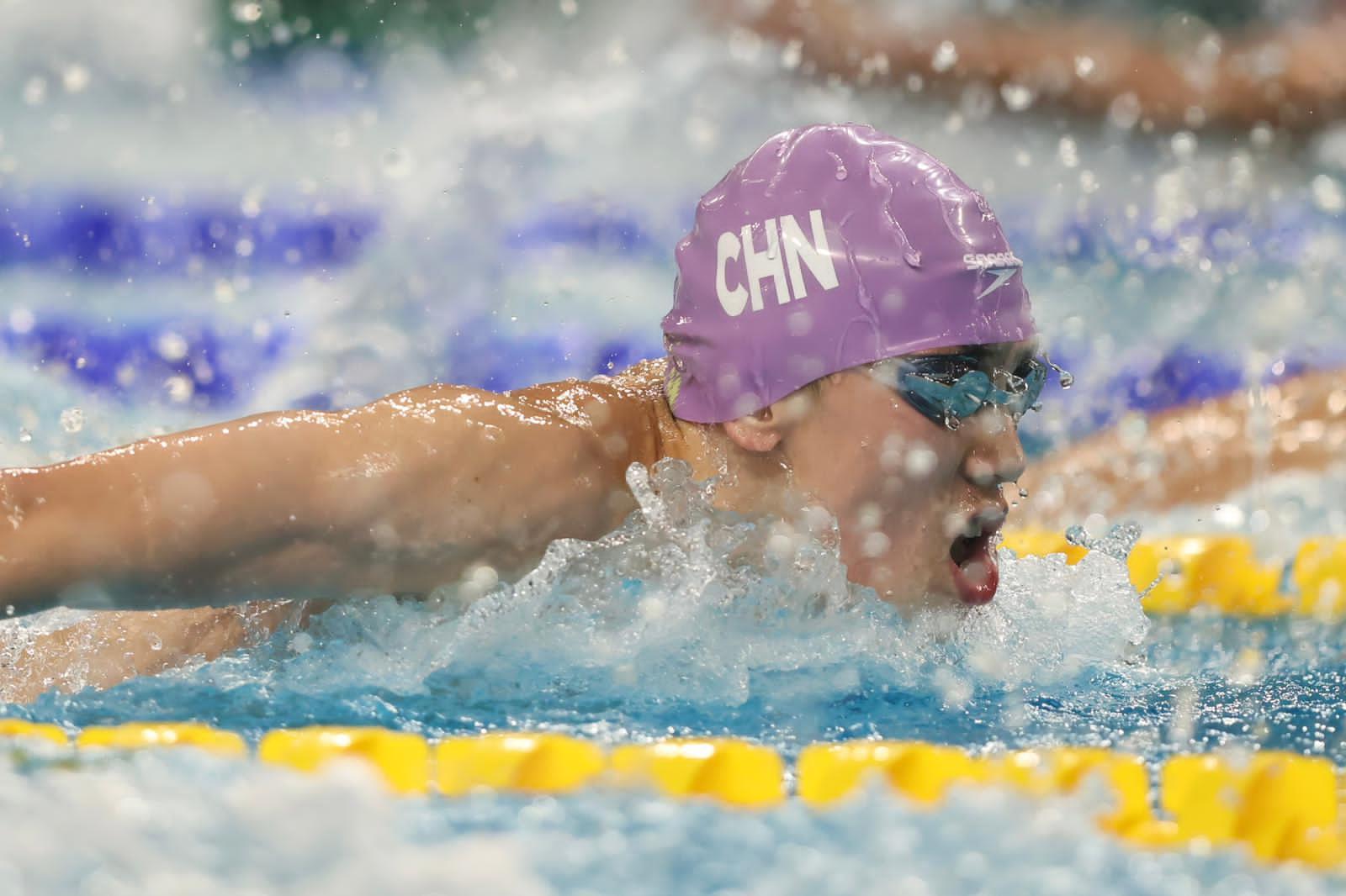 0.5秒逆袭绝杀！17岁天才力挽狂澜，为中国泳军夺得唯一一枚金牌(2)