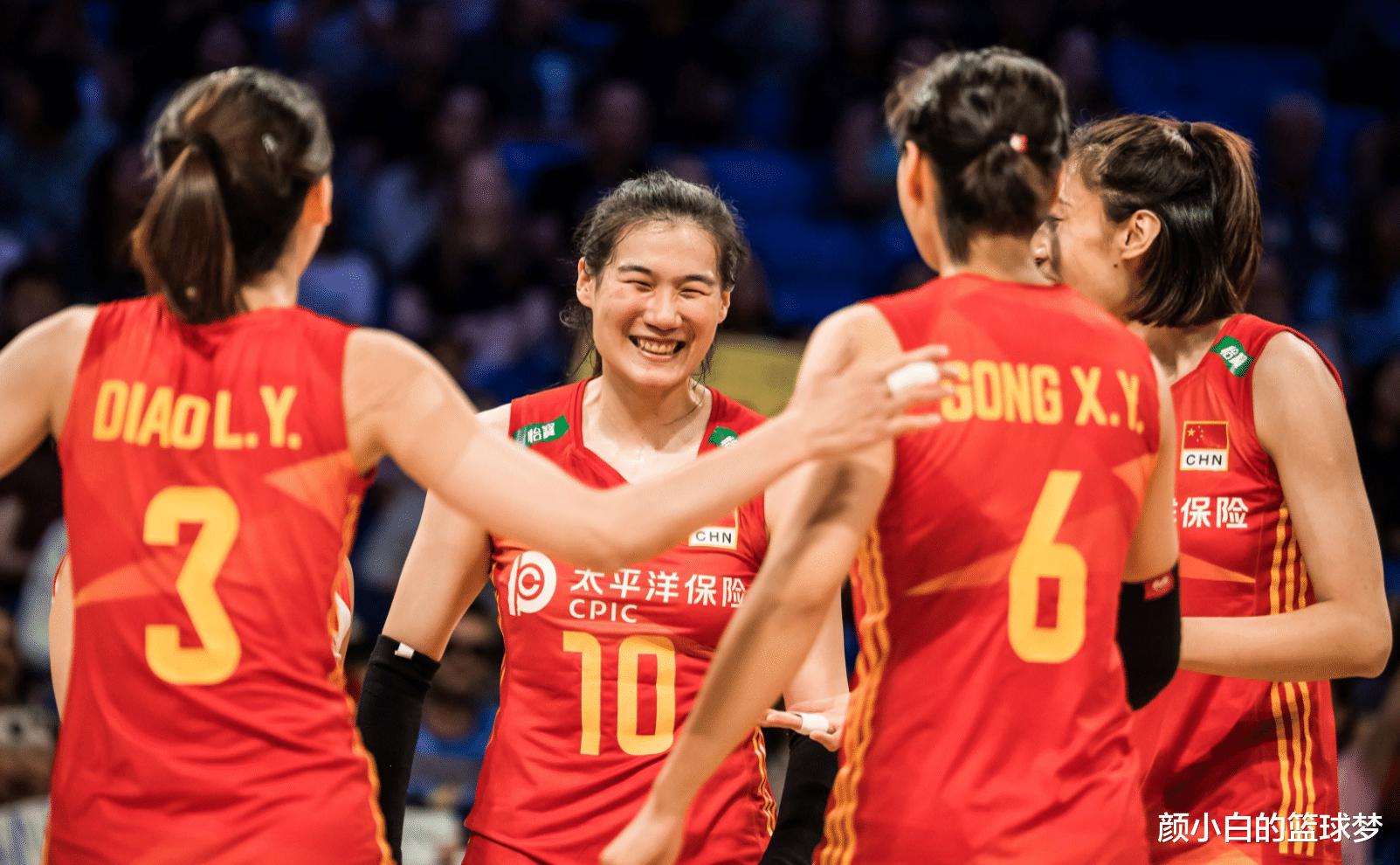 中国女排第三个3-0重回A组第1！2米巨人后排保障 李盈莹连下关键分(1)