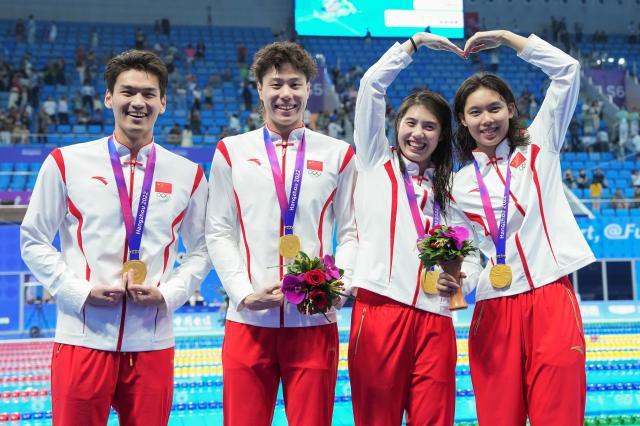 男女混合泳中国全主力出战 再破亚运纪录夺冠(1)