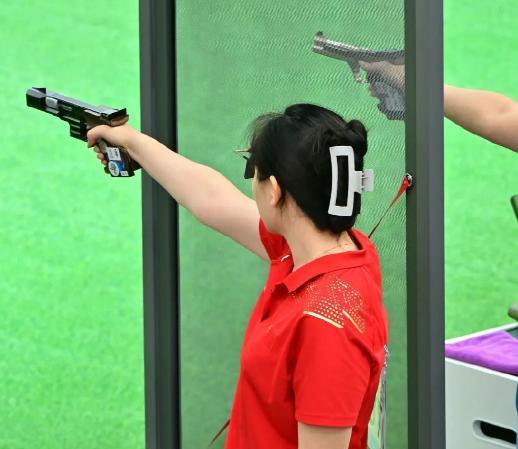 大冷！中国双星资格赛第1破纪录决赛失常无缘女子10米气手枪奖牌(1)
