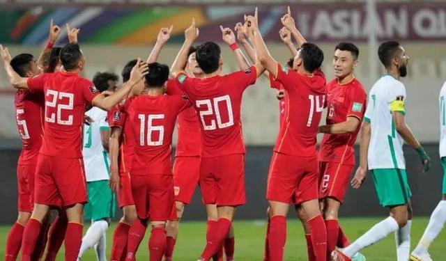 中国男足亚运队0比2韩国，刘洋低级失误不断，成丢球第一罪人(1)
