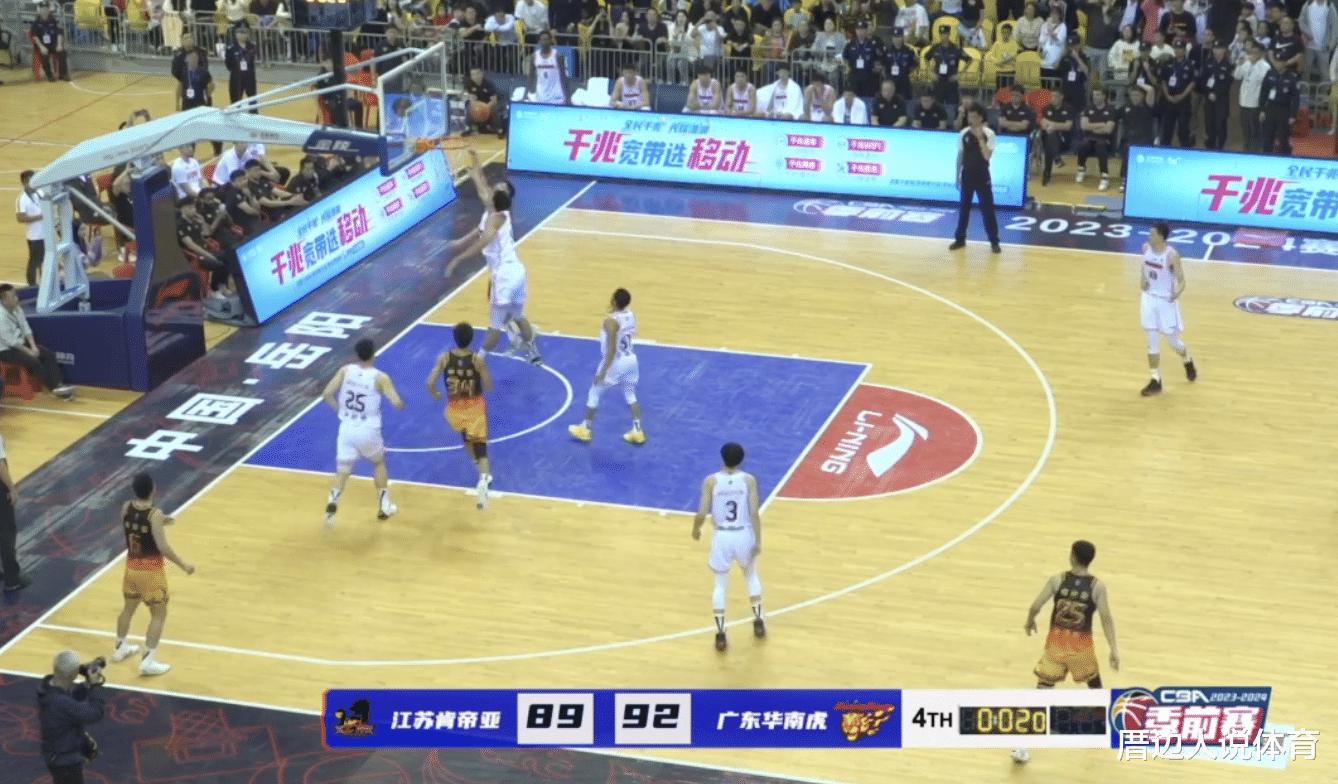 中国篮球奇葩一幕：江苏落后3分最后一攻打2分 自绝生路成笑话(3)