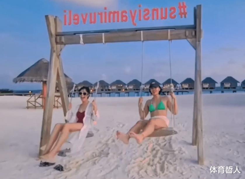 龚翔宇在马尔代夫度假，身穿泳装！球迷：OMG，太美了(5)