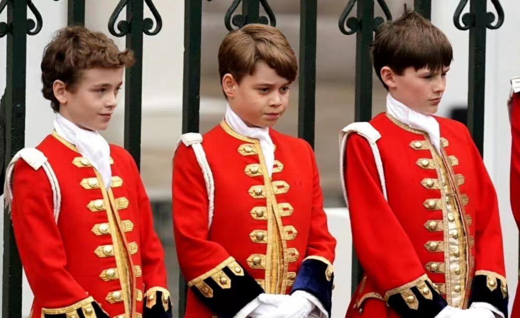 英王首次出席议会开幕式，提袍童子没有乔治，长子威廉也缺席(5)