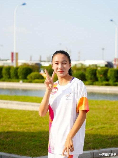 14岁女飞人成绩超国家队主力！小小年纪夺世界冠军，巨星出炉(5)