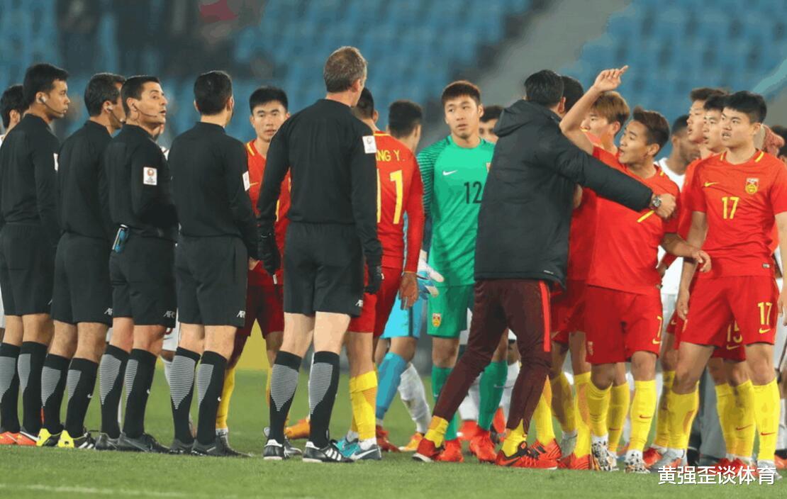 中国队在主场遇到黑哨，即使拥有世界球星，韩国队赢得并不光彩？(4)