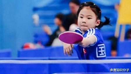 7岁乒乓神童厉害！3比0横扫王楠女儿笑笑，未来大满贯冠军出炉(1)