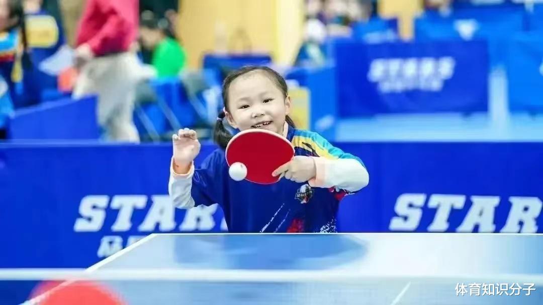 7岁乒乓神童厉害！3比0横扫王楠女儿笑笑，未来大满贯冠军出炉(2)
