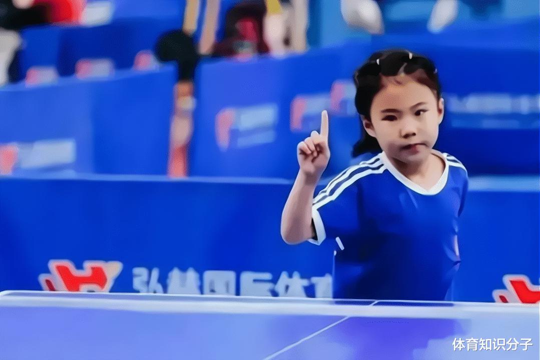 7岁乒乓神童厉害！3比0横扫王楠女儿笑笑，未来大满贯冠军出炉(3)