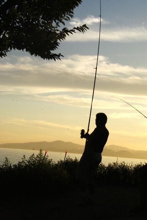 人们为什么会热衷钓鱼，钓鱼开销真的很大吗？(12)