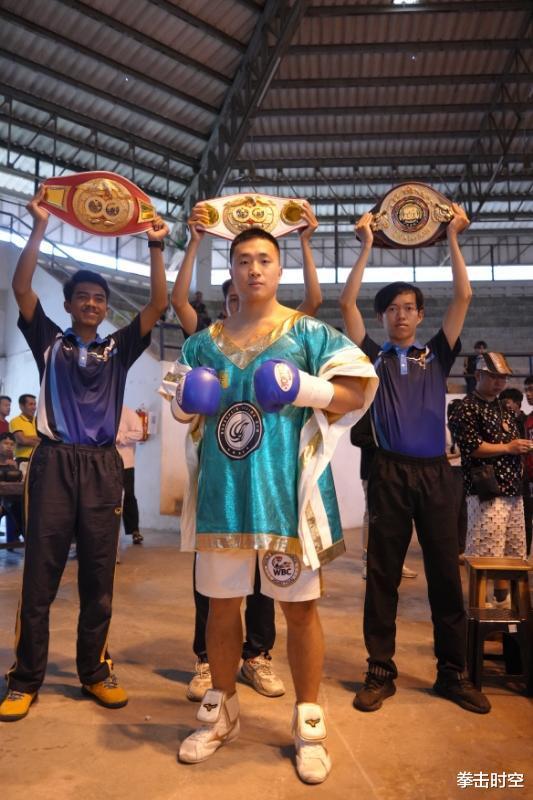 双剑合璧！中国首位熊猫血亚洲拳王诞生，海南职业拳击再创新高(11)