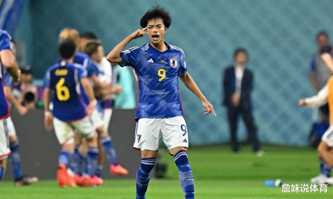 2-1！伊朗绝杀日本像夺冠，球员抱头痛哭，马宁出色表现征服亚足联(3)