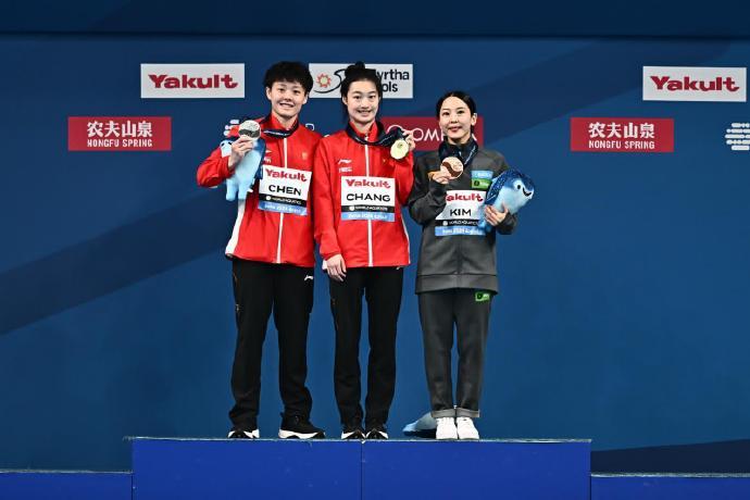 世锦赛女子3米板跳水：中国选手昌雅妮、陈艺文夺冠、亚军(1)