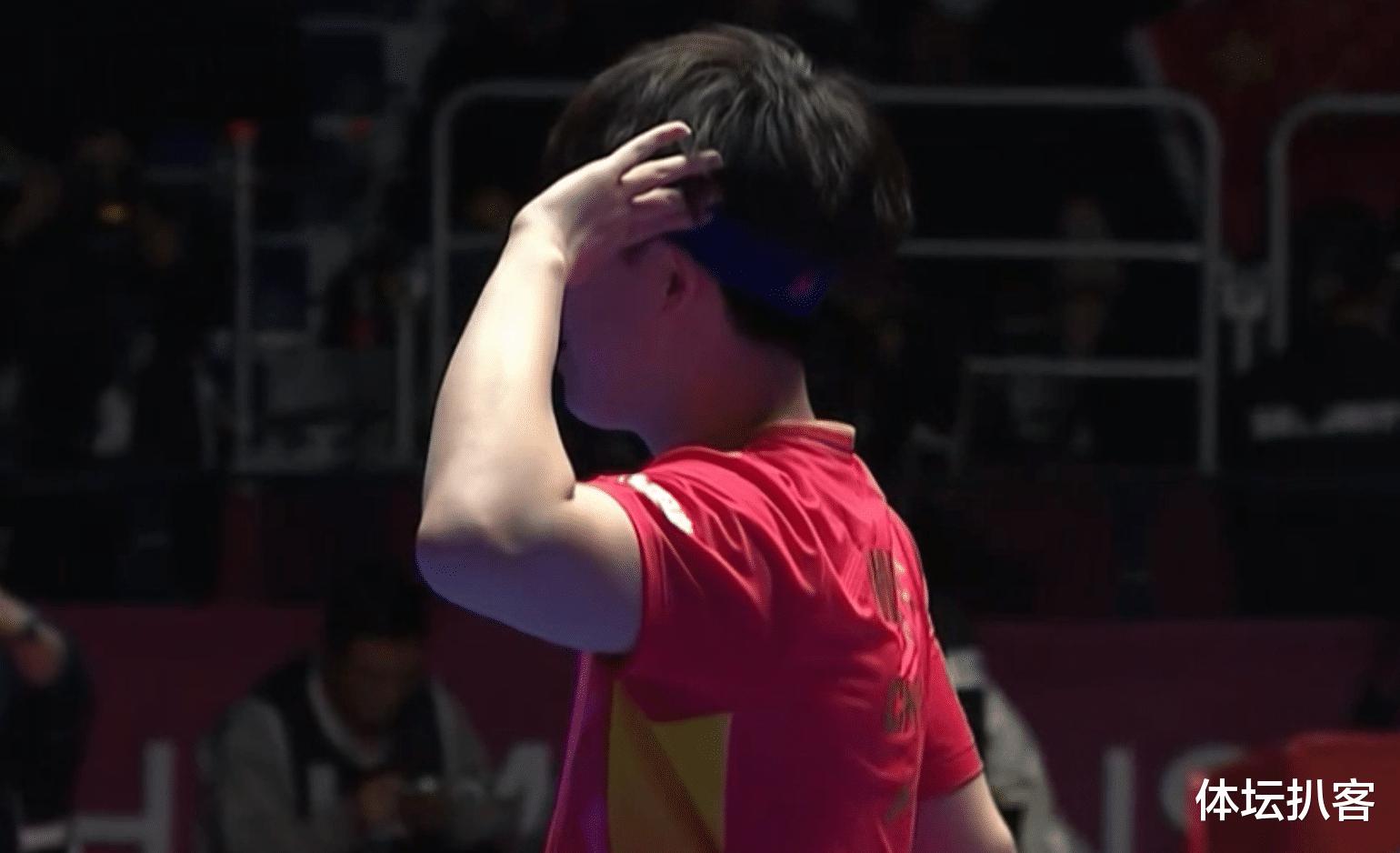 太燃了！王楚钦赢球后回击韩国观众，指着胸前国旗，国乒大逆转(1)