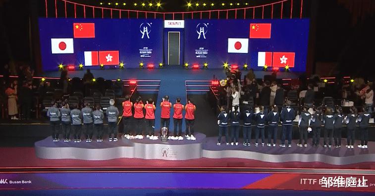 女团颁奖礼！日本队输球心情好，陈梦情商高，让马琳站中间(6)