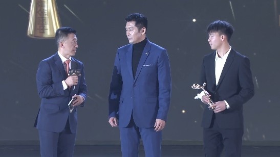 亚少赛3战3球！官方：浙江队球员王钰栋获得中国金童奖（U17）(2)