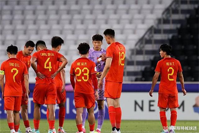 中国男足闹笑话，对阵日本时同时上俩门将，触及球迷足球知识盲区(3)