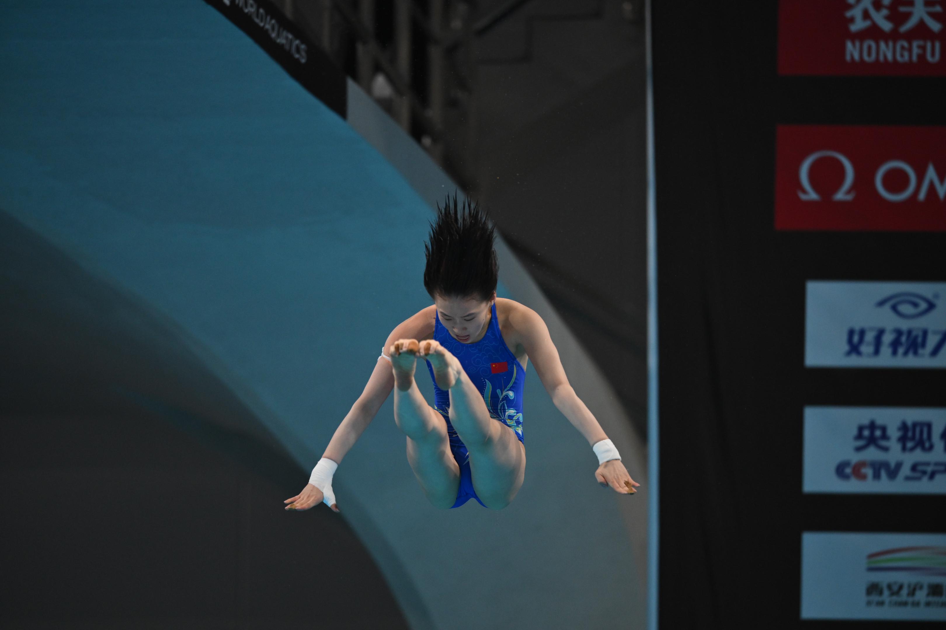 跳水世界杯总决赛，陈芋汐夺得女子单人10米跳台冠军(1)