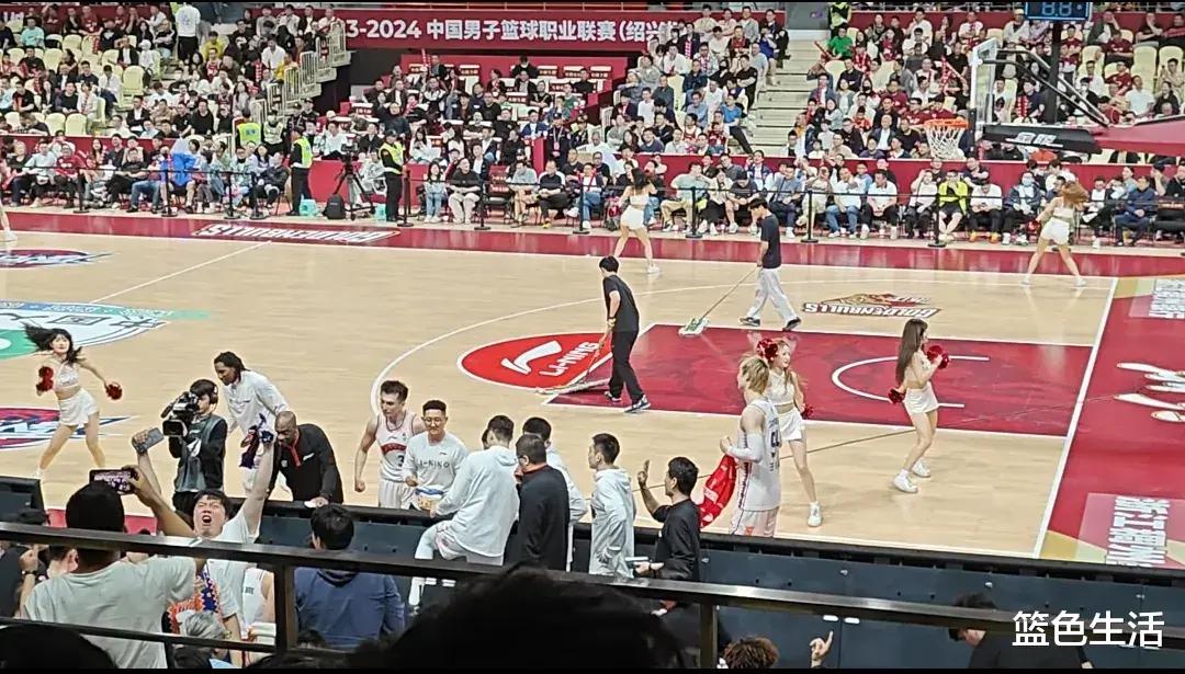 现场看完浙江和上海的比赛，发现CBA有几大乱象(2)