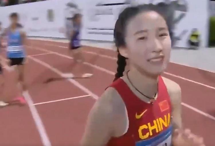 天才少女！15岁陈妤颉11秒32破纪录夺亚青赛女子百米冠军(1)