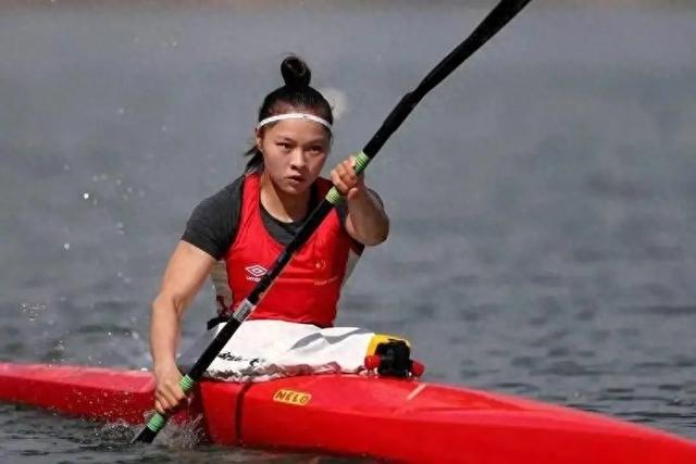 俞诗梦：她父亲的荣耀，成功拿到了巴黎奥运会参赛资格。(1)