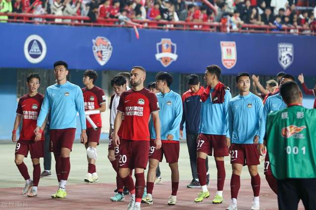 河南队仅领先联赛最后一名三分，球队在30周年的时候不能降级(2)