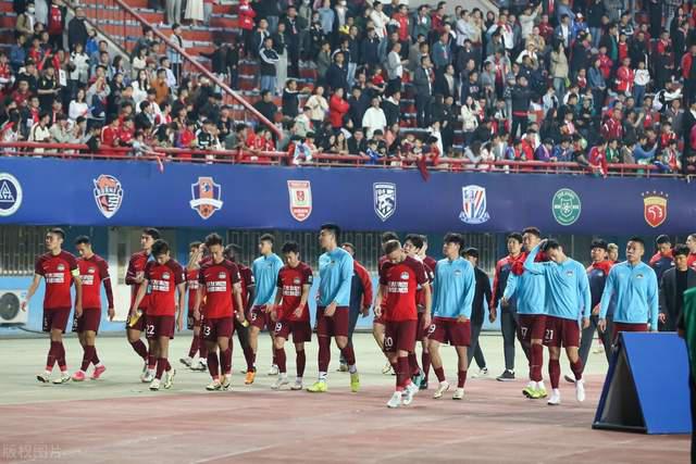 河南队仅领先联赛最后一名三分，球队在30周年的时候不能降级(4)