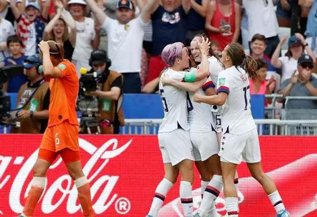 美国女足为何能连续两届世界杯夺冠？黄健翔一番话揭开内情(5)