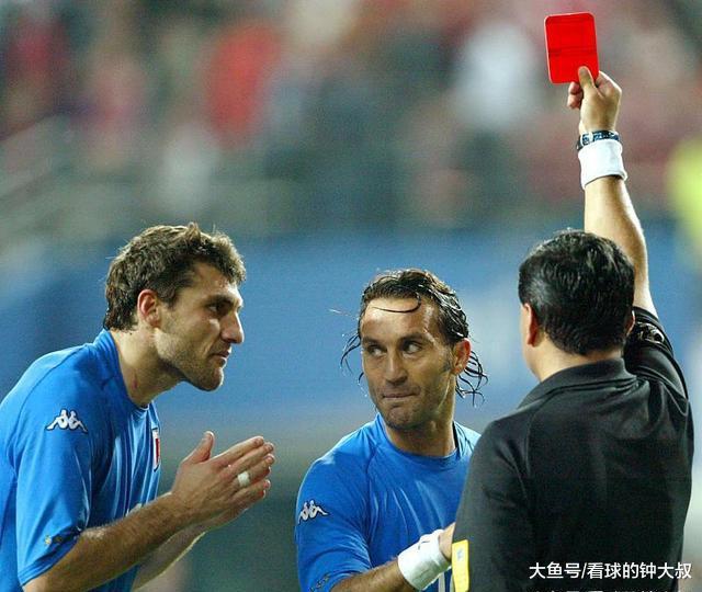 为什么世界足坛上的球员那么讨厌韩国对？某球星：你还记得2002年世界杯所发生的事吗？(6)