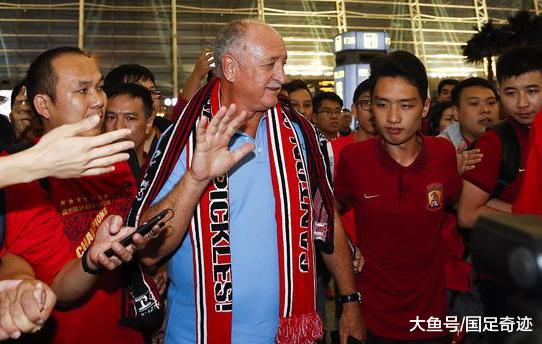 恒大想念你！71岁巴西老帅再现高情商，难怪他如此受中国球员欢迎(1)