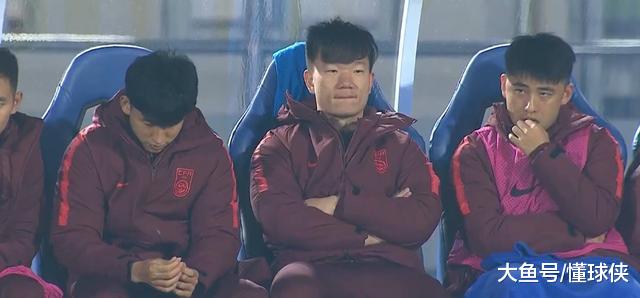 1-5！中国男足又1败局，低头抿嘴眼神茫然，各种输球后的表情(4)