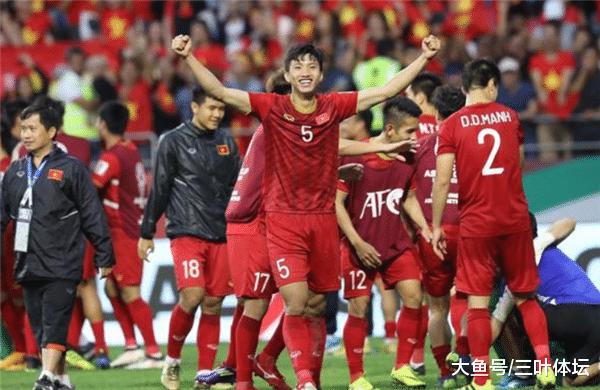 越南足球打造不败神话，球员却没钱买电视，中国男足脸红吗？(2)