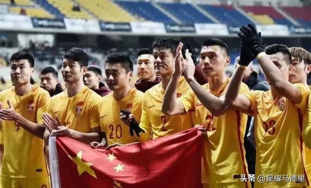 不甘输给国足？中国香港球员赛后痛哭！0比5完败日本时却谈笑风生(1)