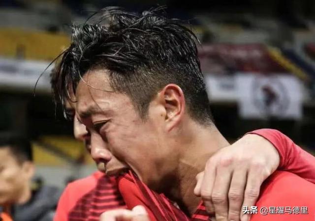 不甘输给国足？中国香港球员赛后痛哭！0比5完败日本时却谈笑风生(4)