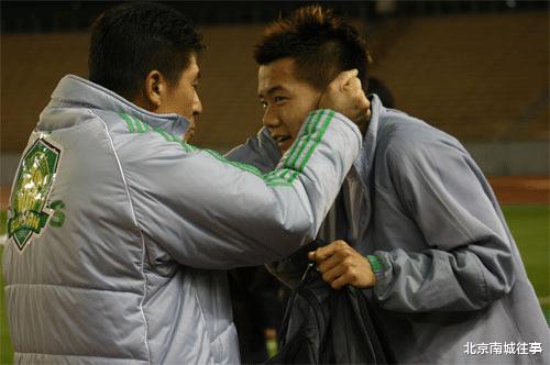 带出无数北京球星，曾在韩国挨打，他是国安唯一的联赛冠军教头(7)