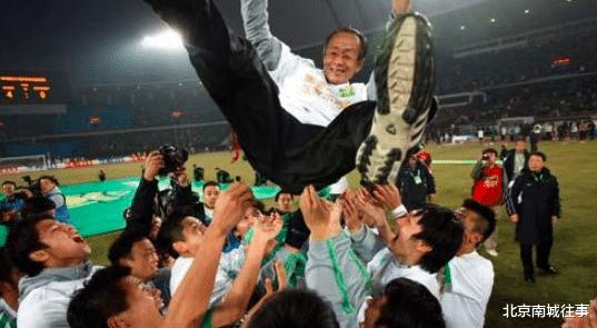 带出无数北京球星，曾在韩国挨打，他是国安唯一的联赛冠军教头(9)