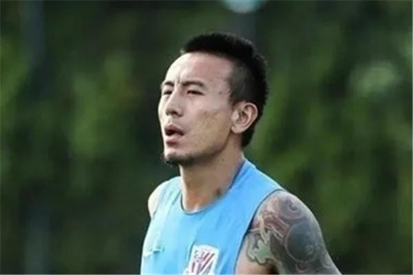 两位“中国C罗”，今年或将全部退役，中国足球难愈的伤疤(1)