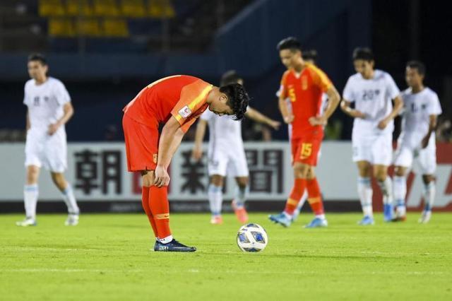 日本队差点打进世界杯八强，反观国足，十二强赛都难进(4)
