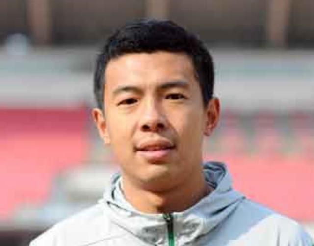 整个中国足坛都罕见：教练让38岁前国脚教外援踢任意球(1)